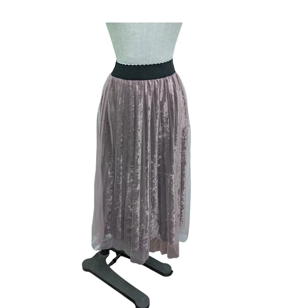 Pink velvet skirt with mesh overlay‎ size medium